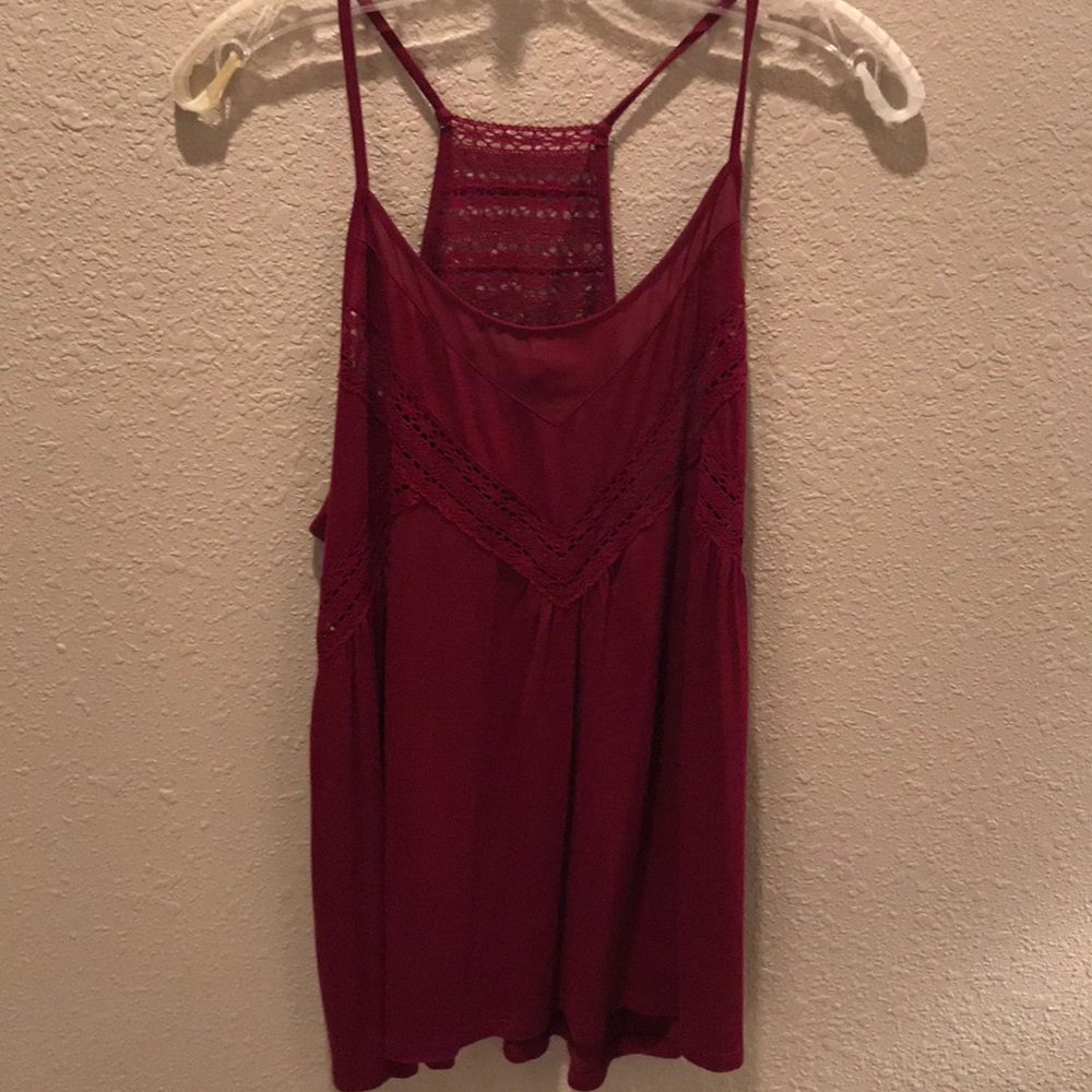 Wine colored detailed tank Sz L